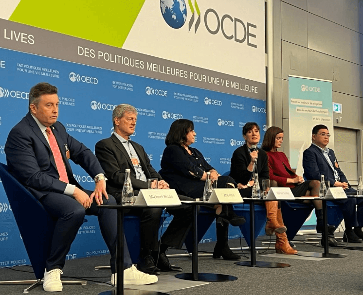 “Melhorando as condições de trabalho e a produtividade no setor de confecção no Brasil – a experiência do Projeto Score”
